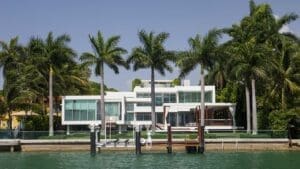 Super-prime property sales across 11 major global markets remained robust in the second quarter of 2024, with 463 sales exceeding US$10 million, only slightly down from the 476 transactions recorded in the previous quarter. 
