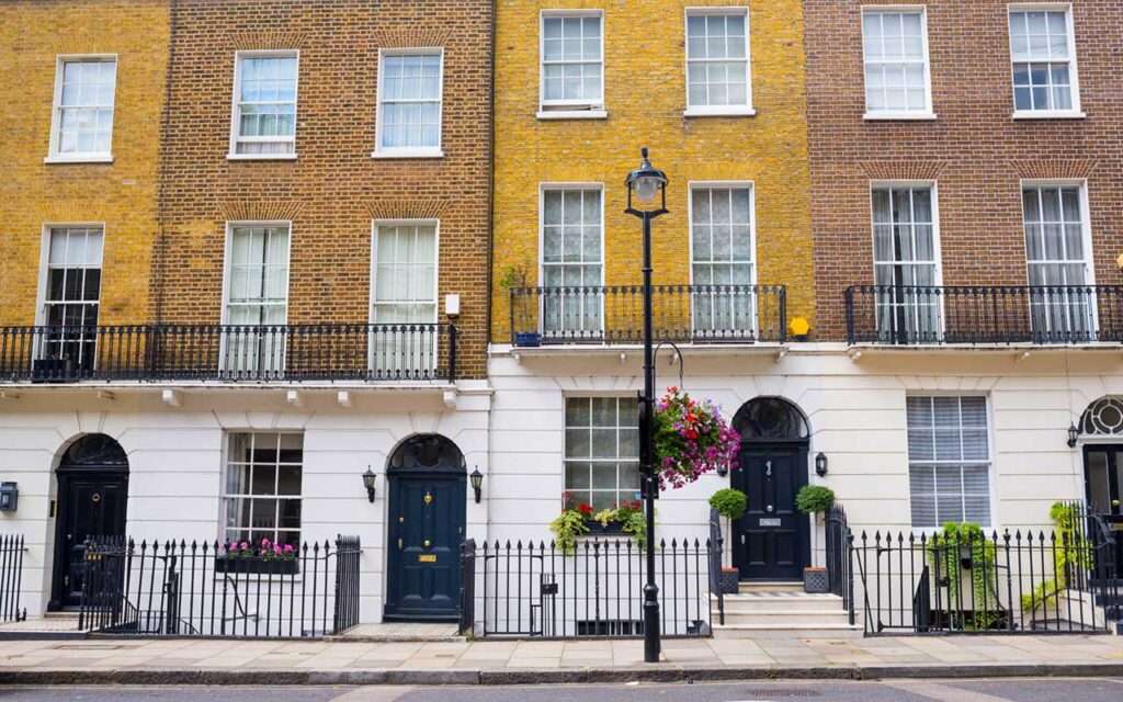 Zoopla forecasts a 2.5% rise in UK house prices and a 5% increase in sales volumes in 2025, driven by rising incomes, falling mortgage rates and renewed buyer confidence.