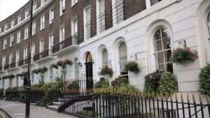 The UK buy-to-let market in 2025 presents both challenges and opportunities. With tighter regulation, higher interest rates and growing tenant demand, choosing the right property strategy is more important than ever.